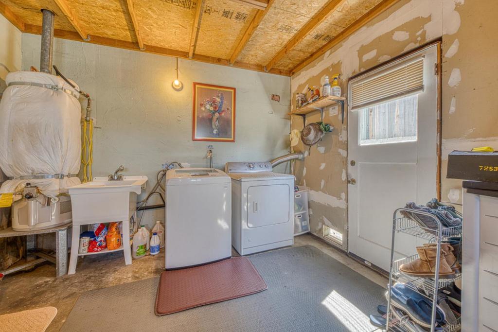 1730 Darwin Street Property Photo 27