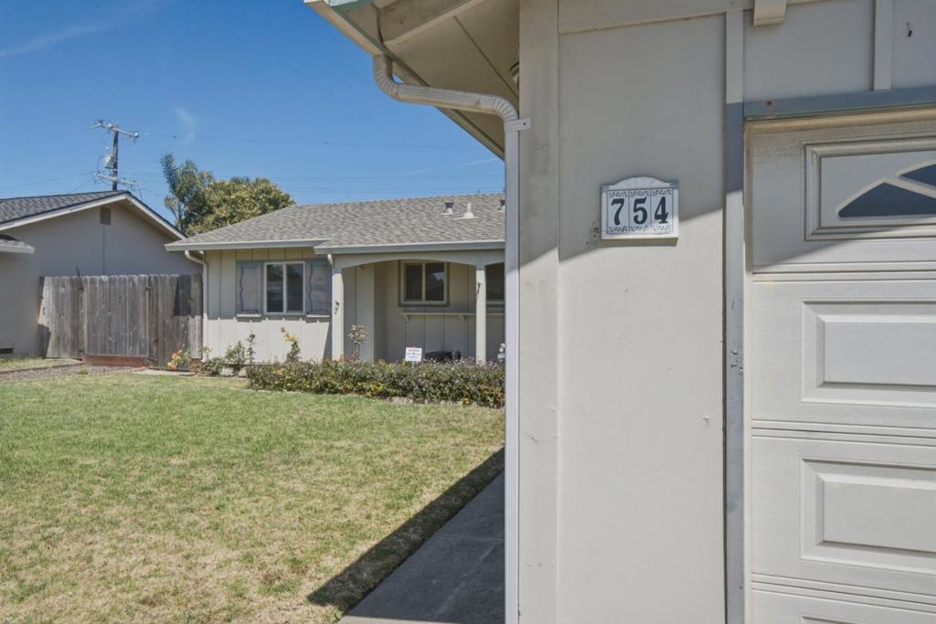 754 San Simeon Drive Property Photo 5