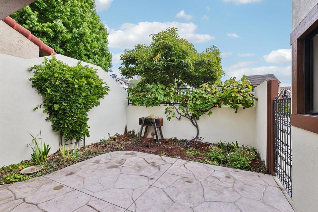 1712 Escalona Drive Property Photo 4