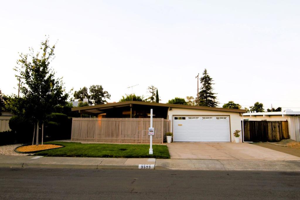 3523 Elmhurst Avenue Property Photo 1