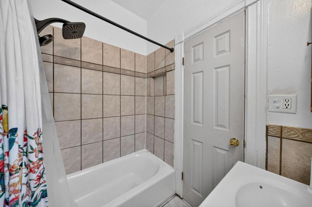 2347 E 17th Street Property Photo 20