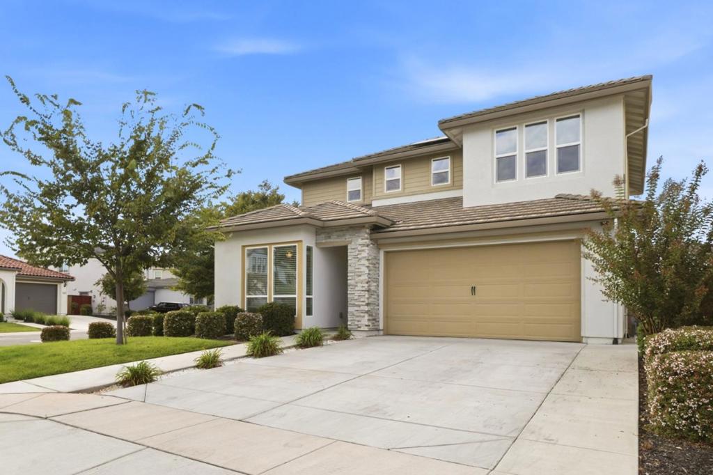 10068 Carinata Drive Property Photo 2