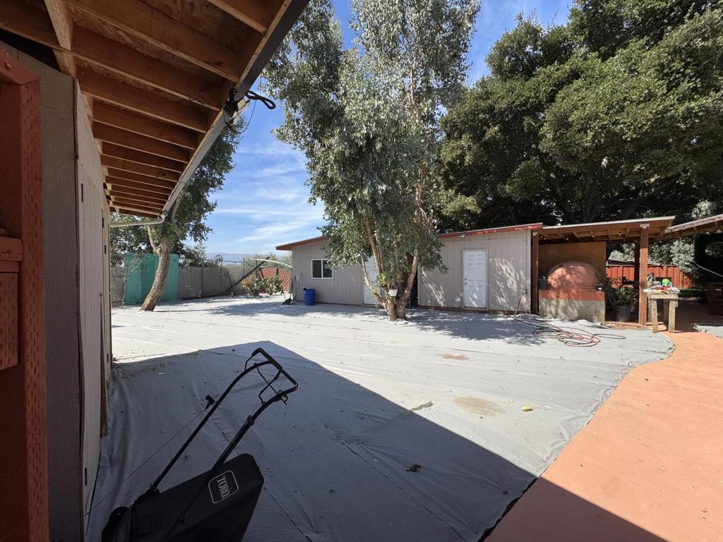 12235 Foothill Avenue Property Photo 6