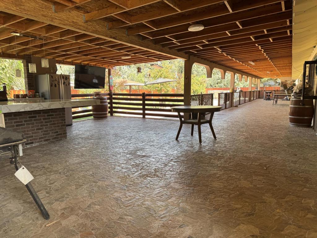 12235 Foothill Avenue Property Photo 8