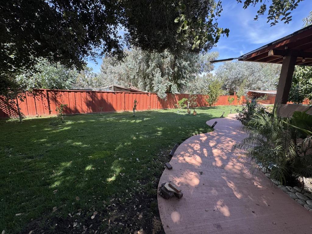 12235 Foothill Avenue Property Photo 10