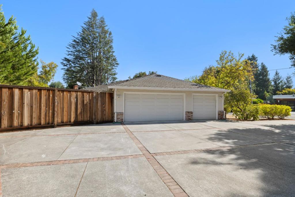 1666 Jolly Court Property Photo 4