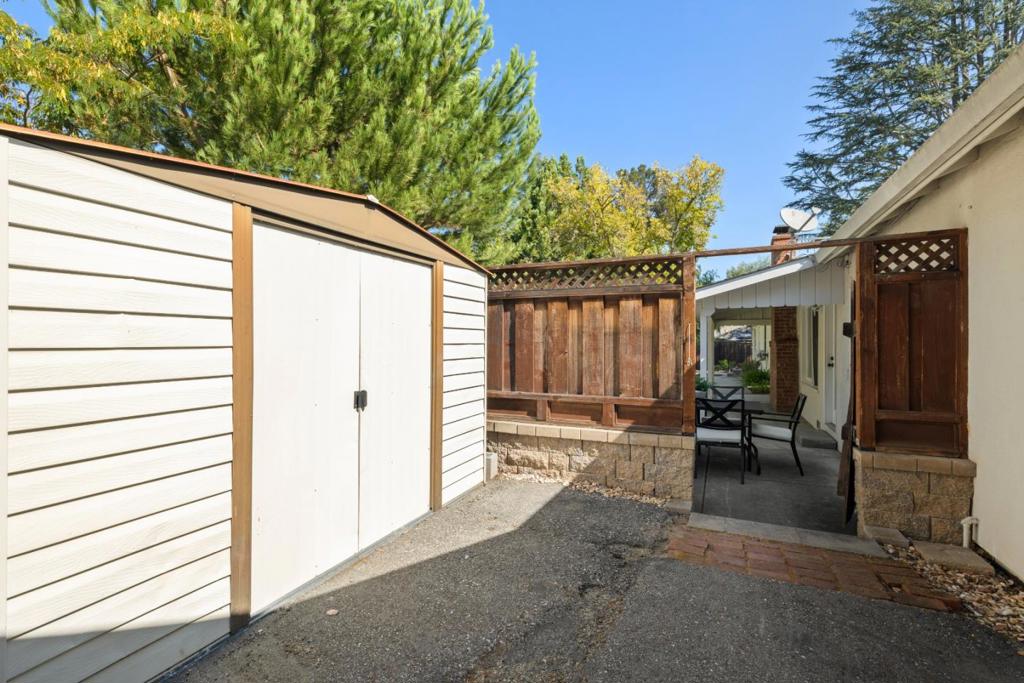 1666 Jolly Court Property Photo 34