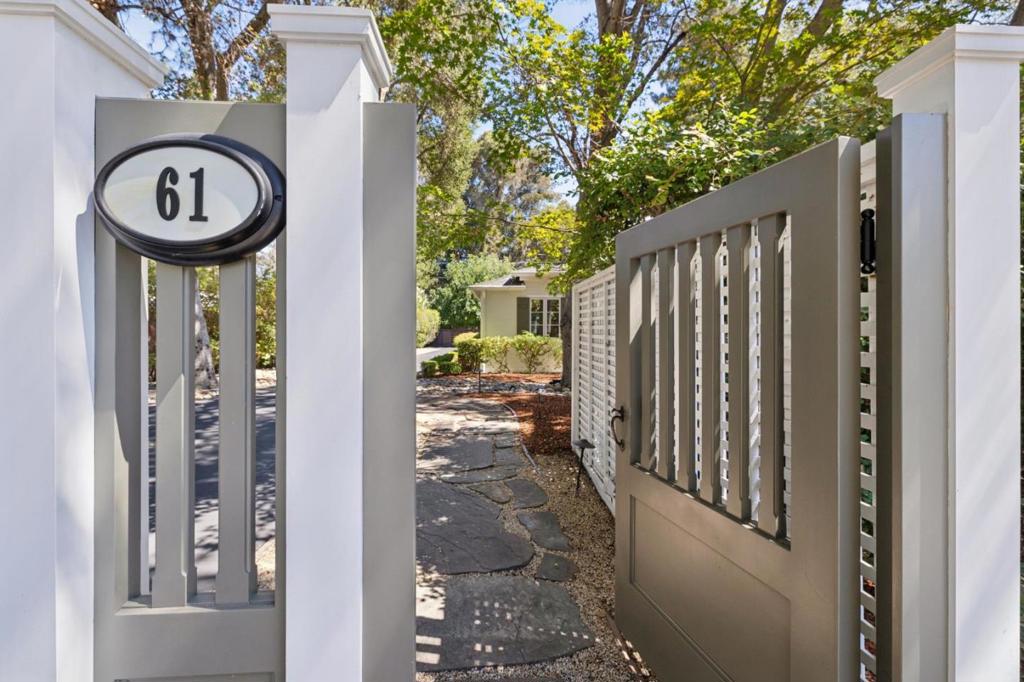 61 Lloyden Drive Property Photo 1