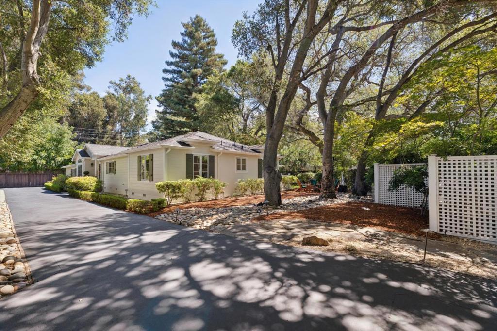 61 Lloyden Drive Property Photo 3