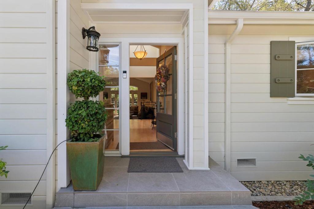 61 Lloyden Drive Property Photo 7