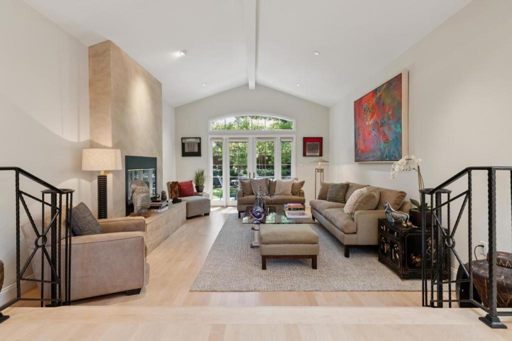 61 Lloyden Drive Property Photo 9