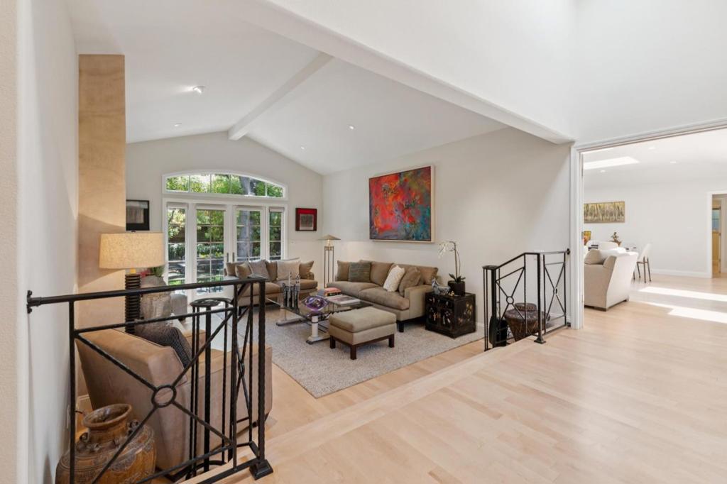 61 Lloyden Drive Property Photo 11