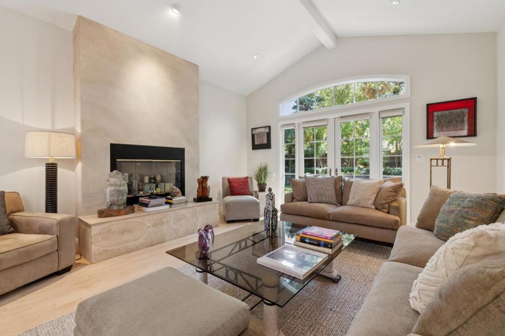61 Lloyden Drive Property Photo 12
