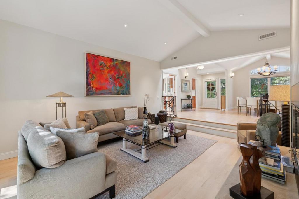 61 Lloyden Drive Property Photo 14