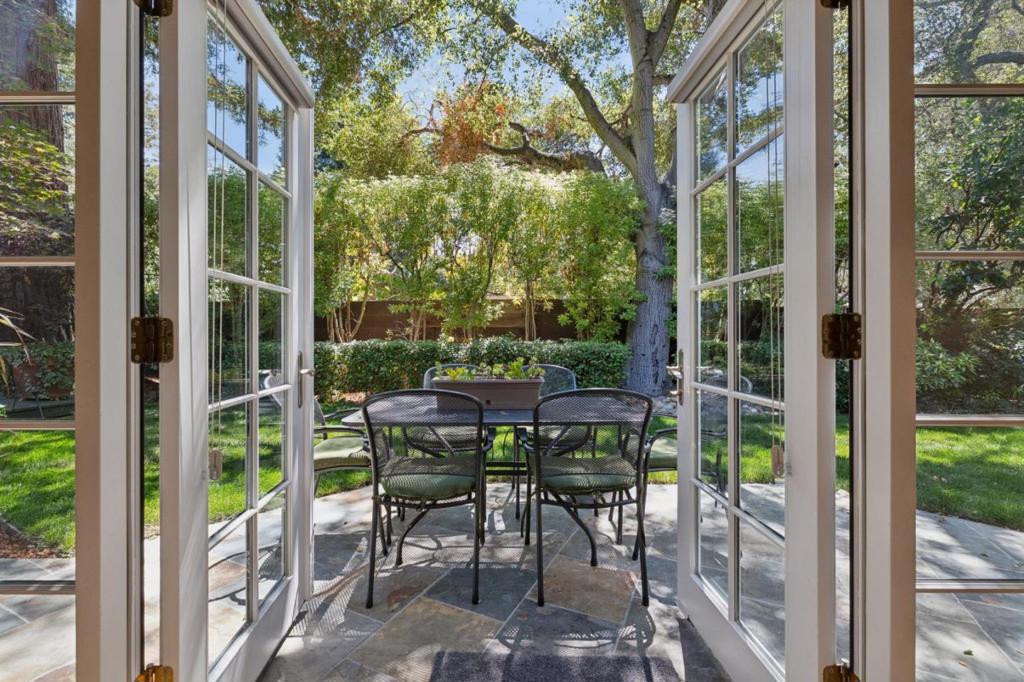 61 Lloyden Drive Property Photo 20