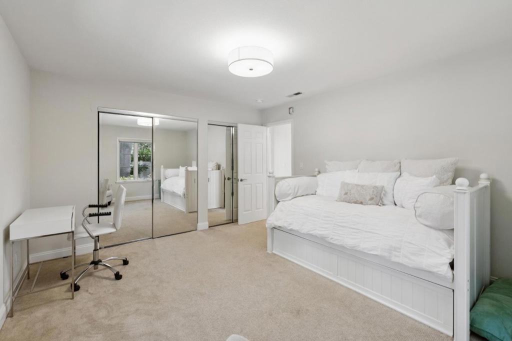 61 Lloyden Drive Property Photo 60