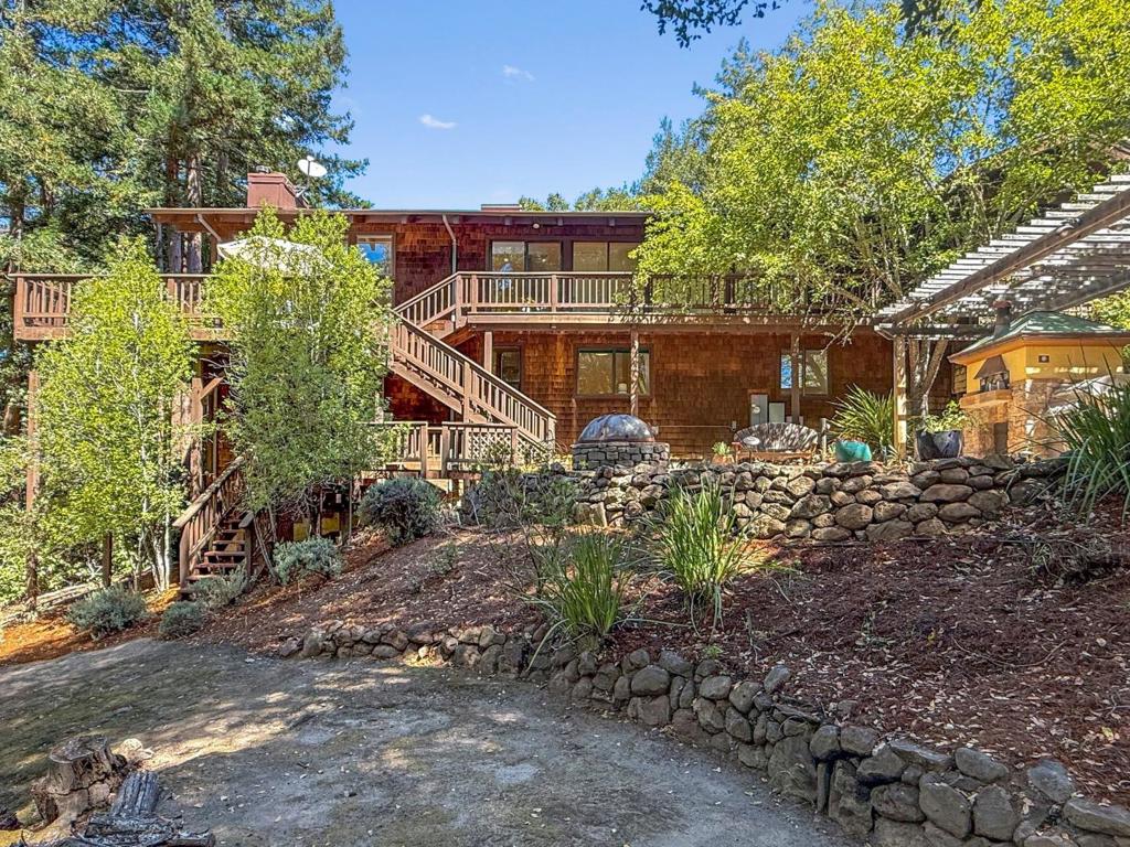 301 Canyon Oaks Property Photo 1