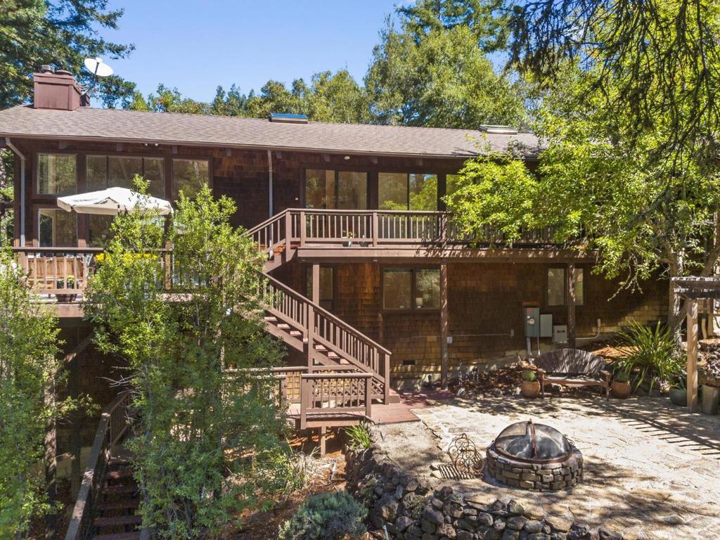 301 Canyon Oaks Property Photo 2