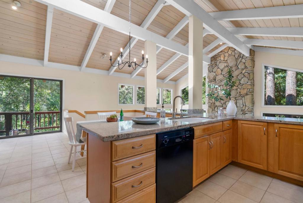 301 Canyon Oaks Property Photo 14