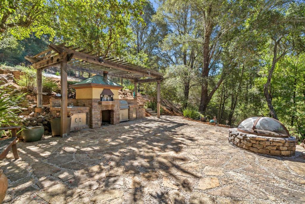 301 Canyon Oaks Property Photo 40