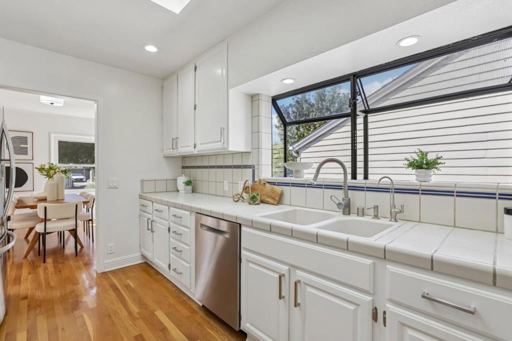 1054 Thornton Way Property Photo 10