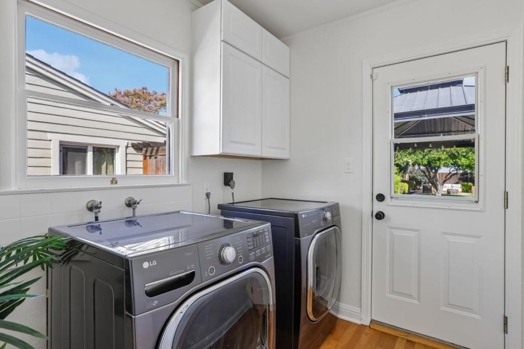 1054 Thornton Way Property Photo 12