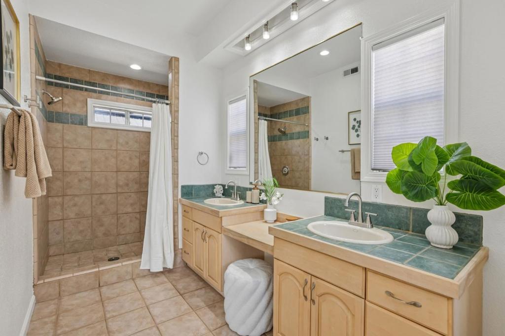 1054 Thornton Way Property Photo 17