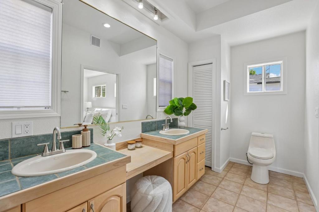 1054 Thornton Way Property Photo 18