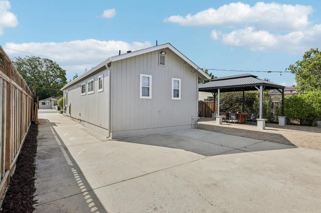 1054 Thornton Way Property Photo 32