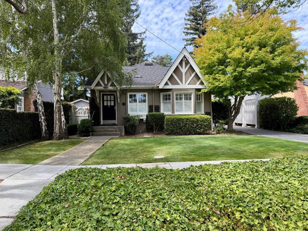 634 College Avenue Property Photo 1