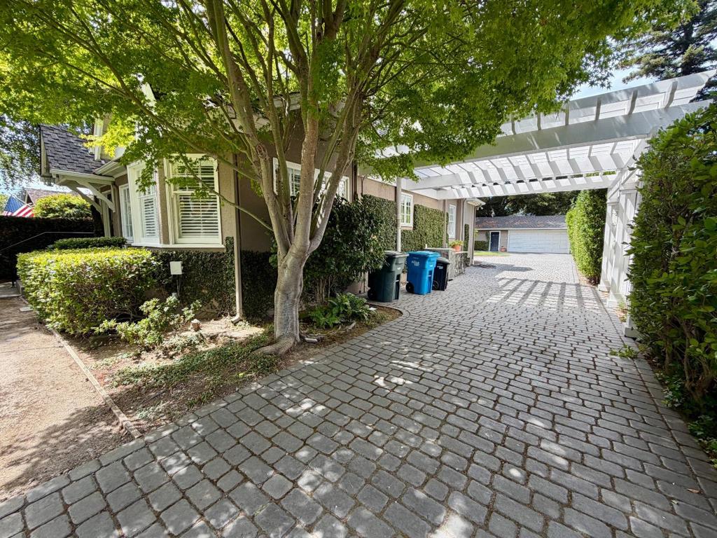 634 College Avenue Property Photo 23