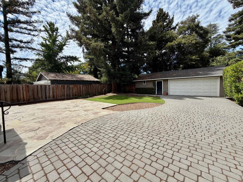 634 College Avenue Property Photo 25