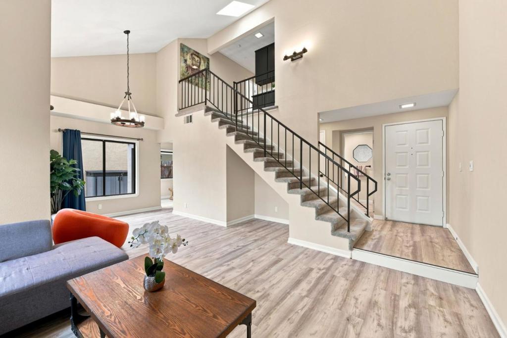 126 Mediterranean Avenue Property Photo 6