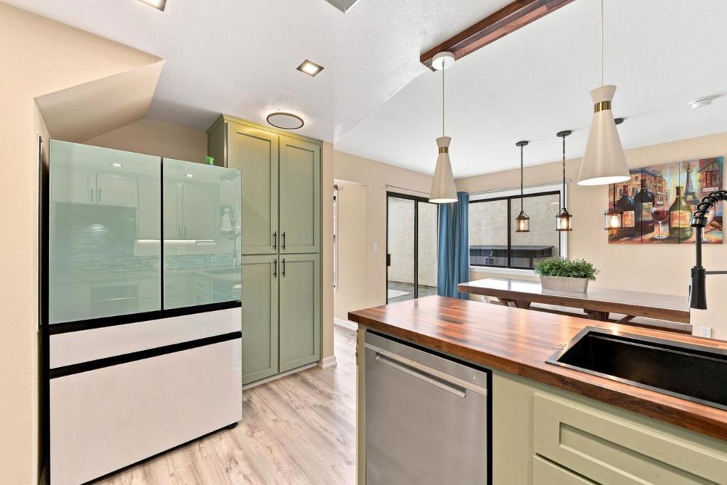 126 Mediterranean Avenue Property Photo 14