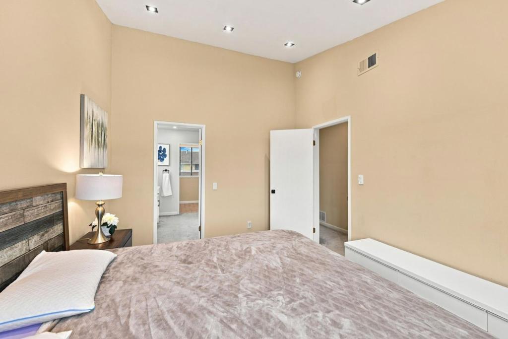 126 Mediterranean Avenue Property Photo 22