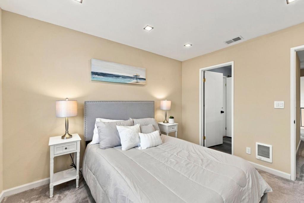 126 Mediterranean Avenue Property Photo 24