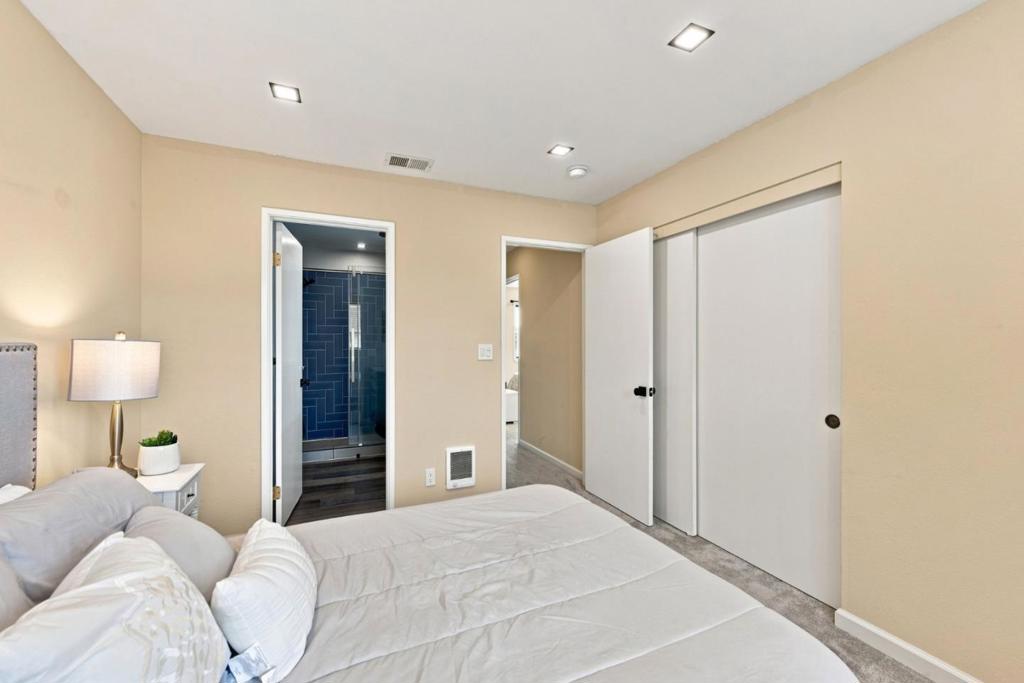 126 Mediterranean Avenue Property Photo 25