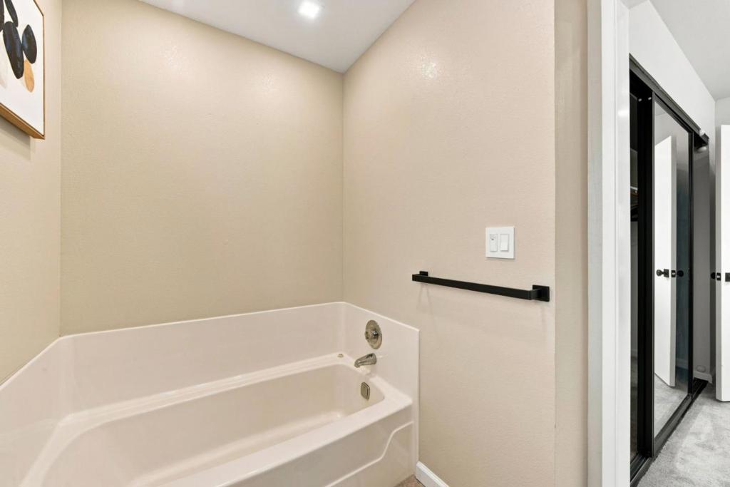 126 Mediterranean Avenue Property Photo 28