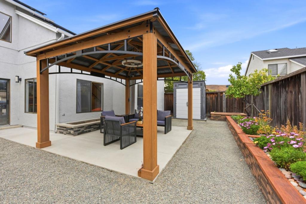 126 Mediterranean Avenue Property Photo 37
