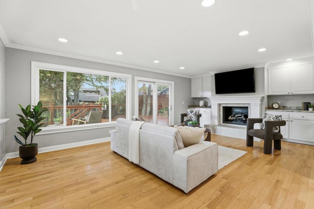 7111 Wooded Lake Drive Property Photo 6