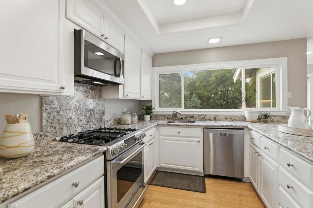 7111 Wooded Lake Drive Property Photo 14