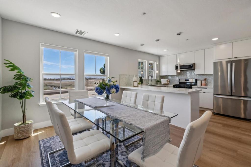 1121 Outrigger Lane