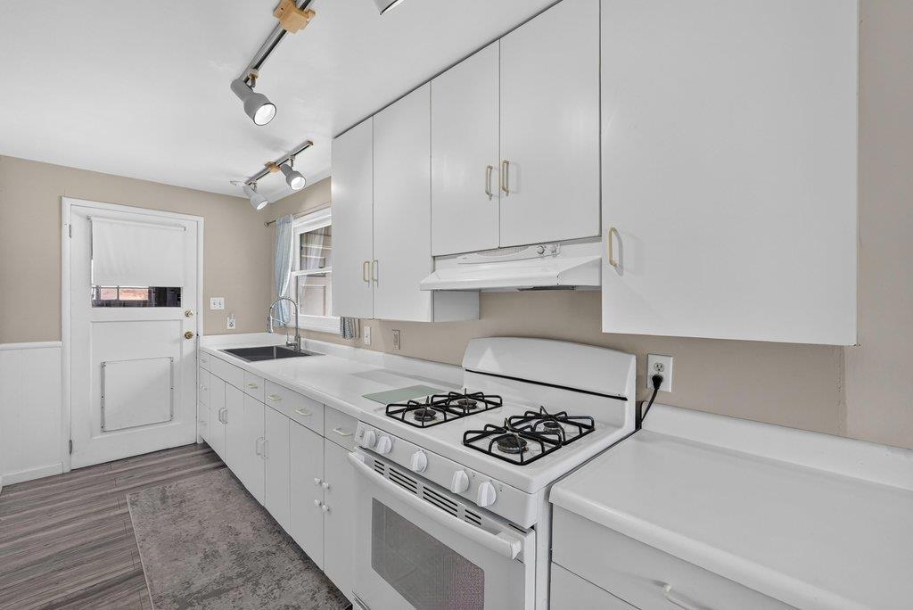 523 Maple Street Property Photo 8