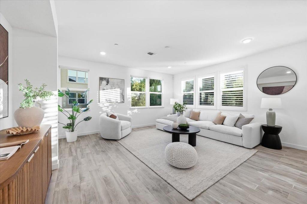 1802 Midnight Circle Property Photo 3