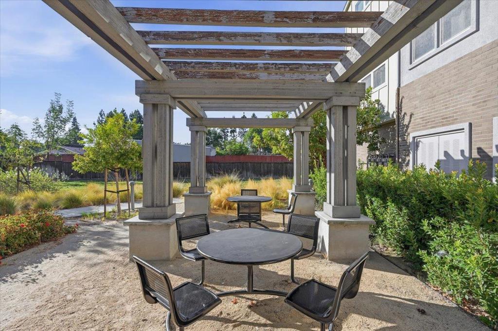 1802 Midnight Circle Property Photo 45