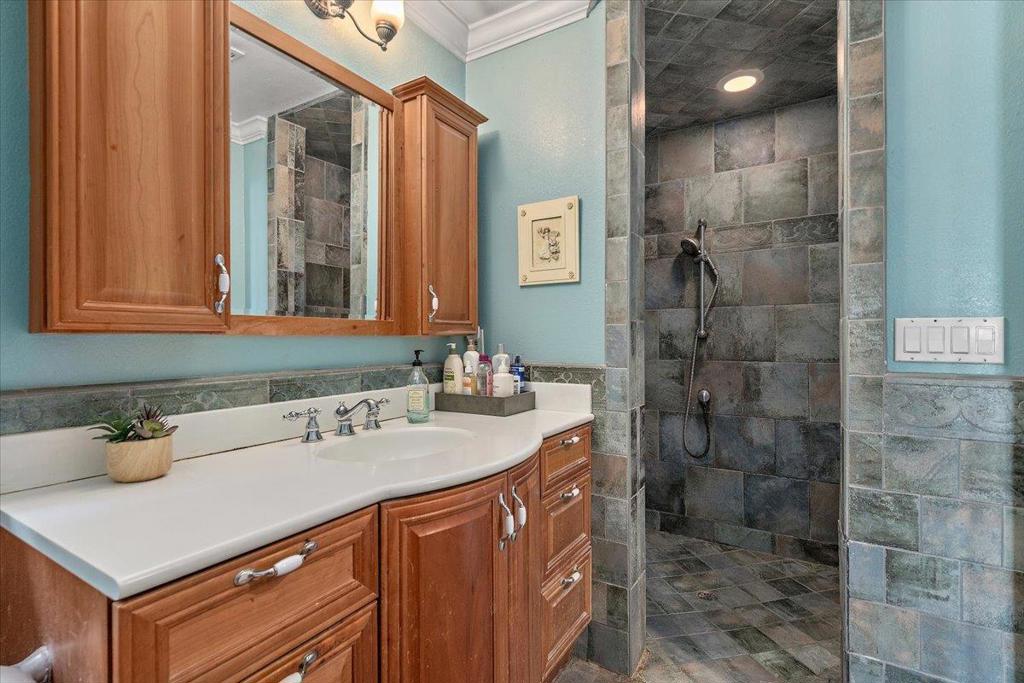 55 Manning Avenue Property Photo 22