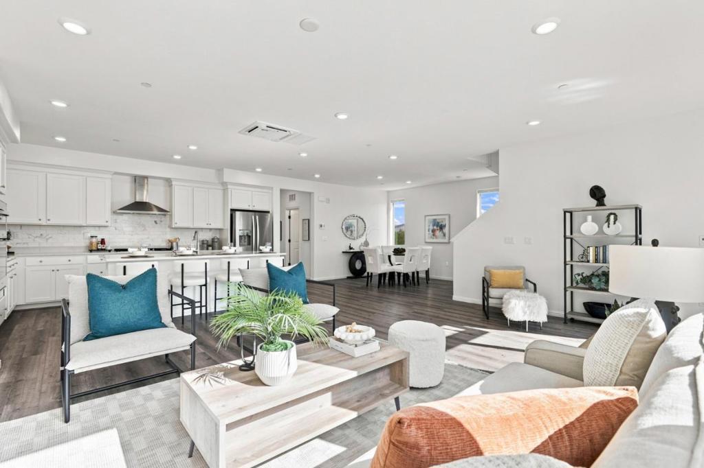 6824 Steel Court Property Photo 3