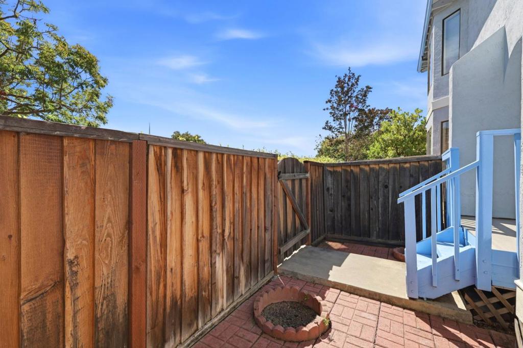 895 Quince Avenue 12 Property Photo 2