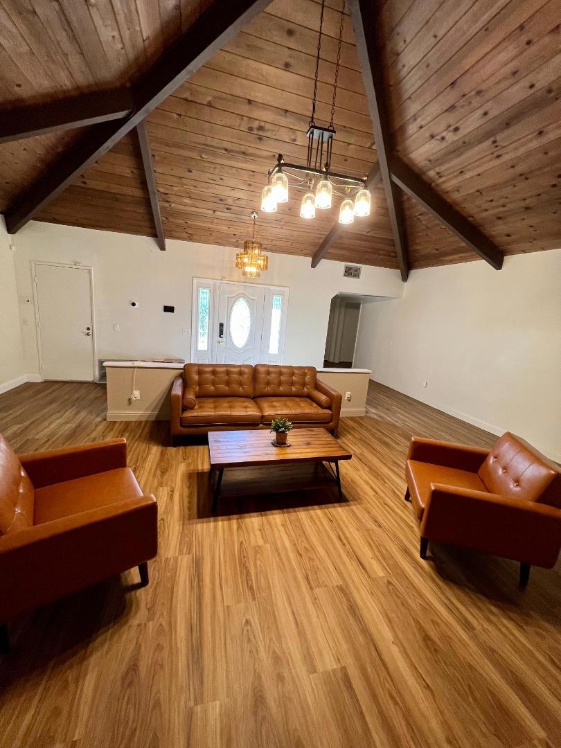 11651 Poplar Street Property Photo 8