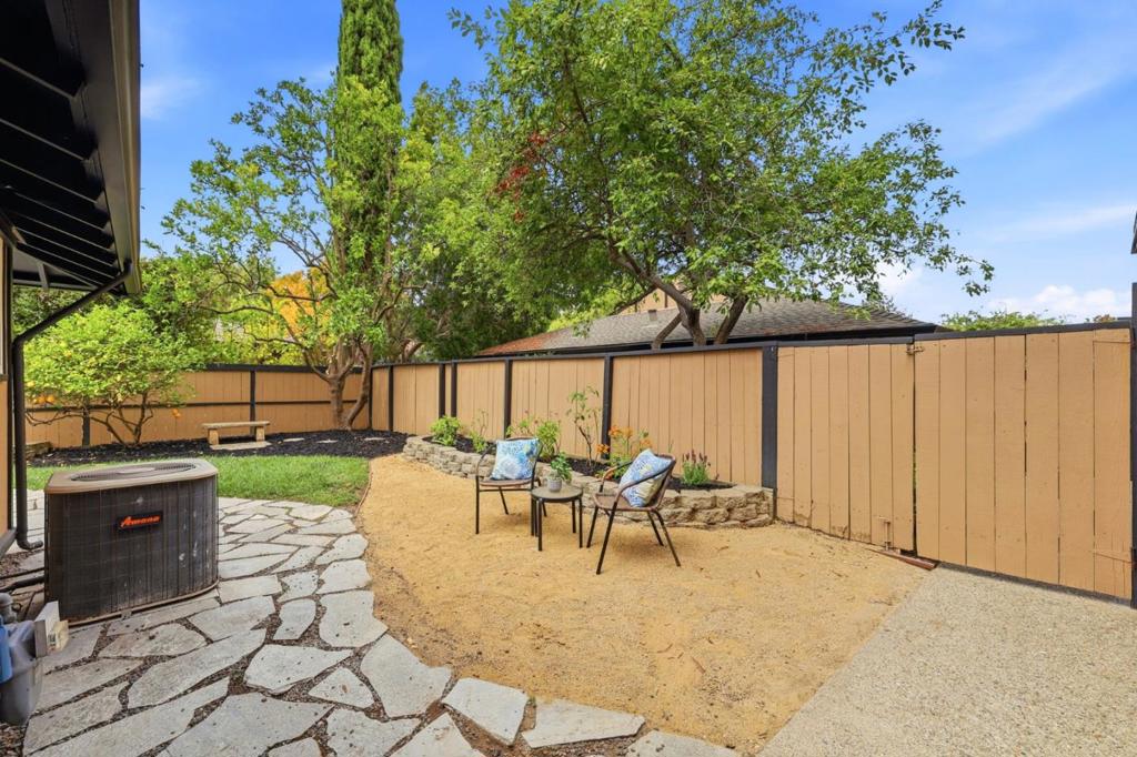1209 S Bernardo Avenue Property Photo 6